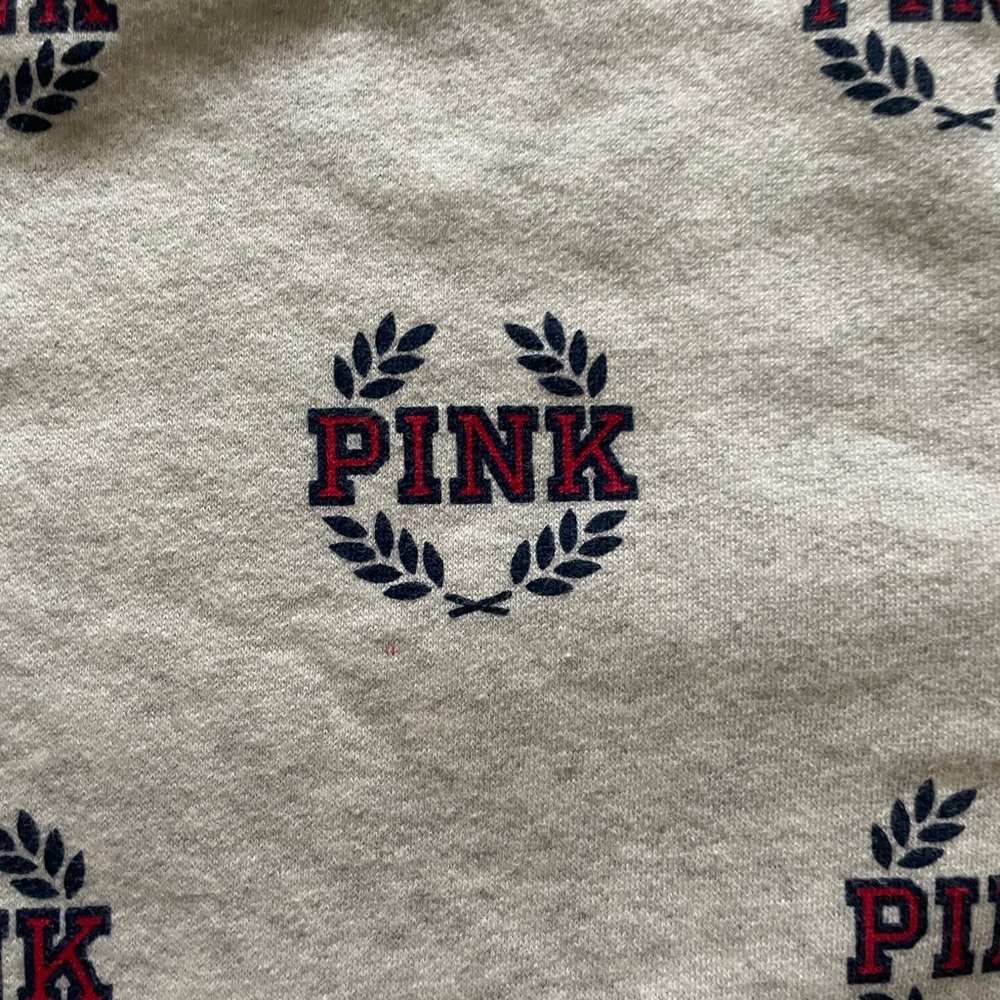 VS PINK COLLEGIATE PRINT CREW NECK SWEATSHIRT & VS PINK SEAMLESS LEGGINGS SET - Picture 3 of 11